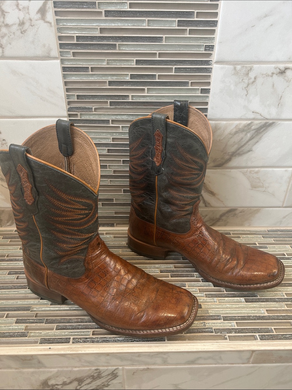 Cody James Men's Gator-Print Brown and Gray Western Cowboy Boots - Picture 9 of 12